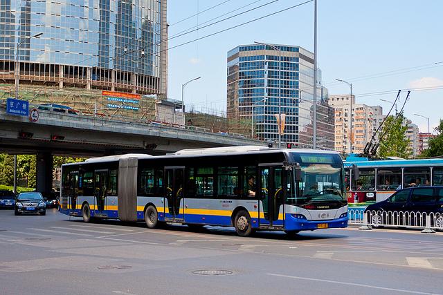 快速公交 1 号线和 2 号线青年尼奥普兰 jnp6180g 型,18 米低地板铰接