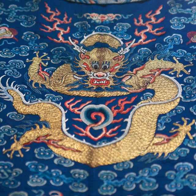 皇帝天天穿黄袍也会腻,龙袍的颜色并不局限于明黄