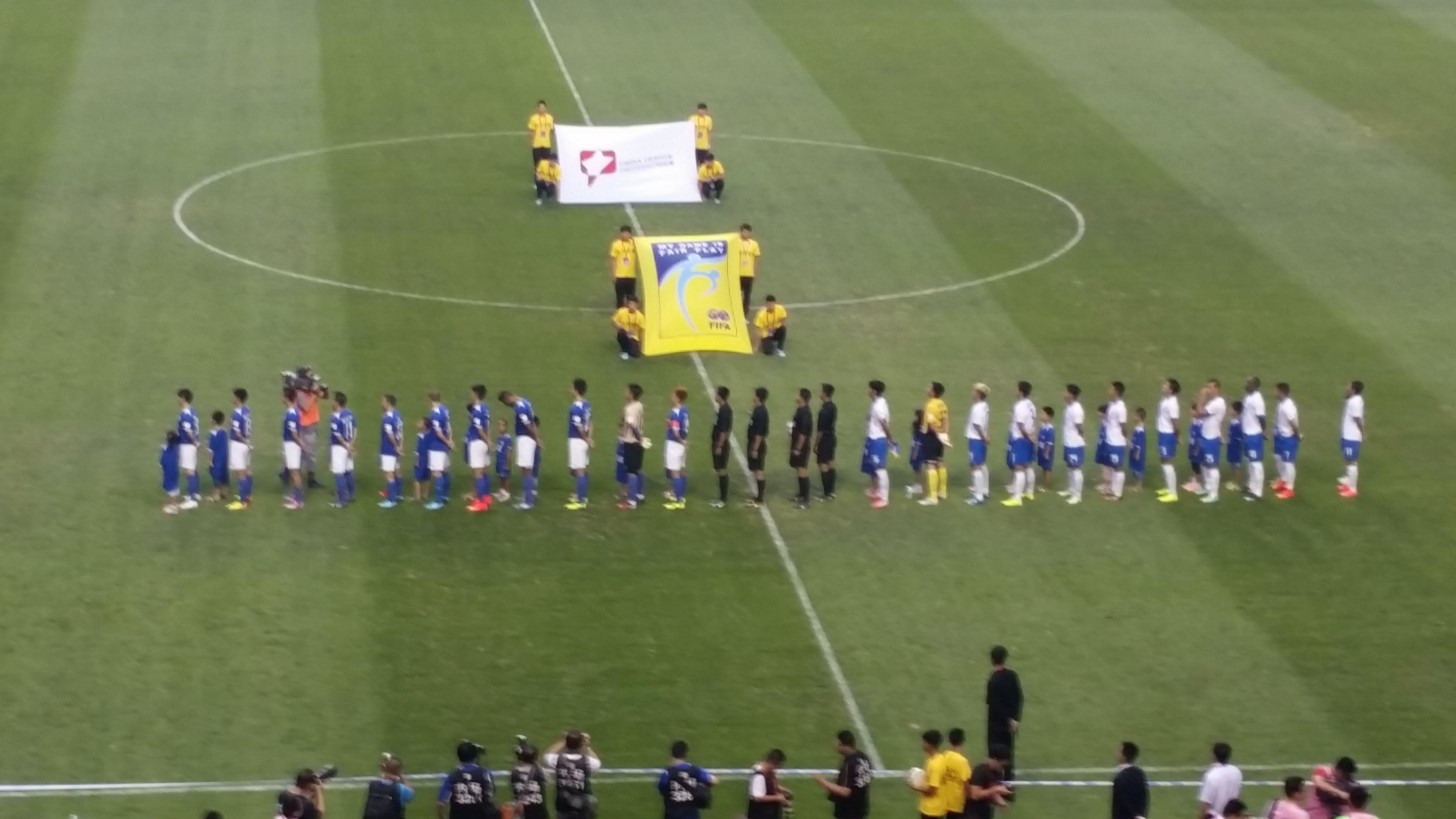 足球场的普通观众席在哪个位置看球最好?前排