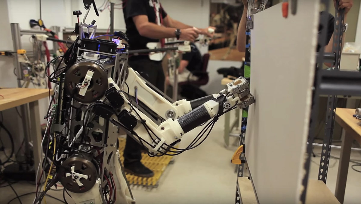 via mits robot borrows quick reflexes from   human pilot