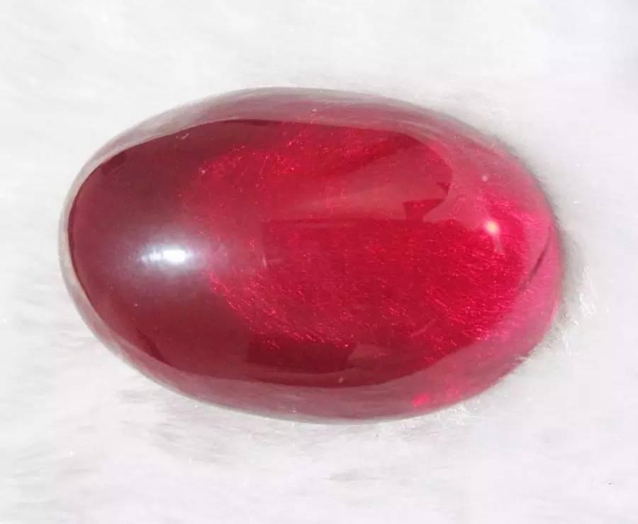 红色宝石结晶虫图片