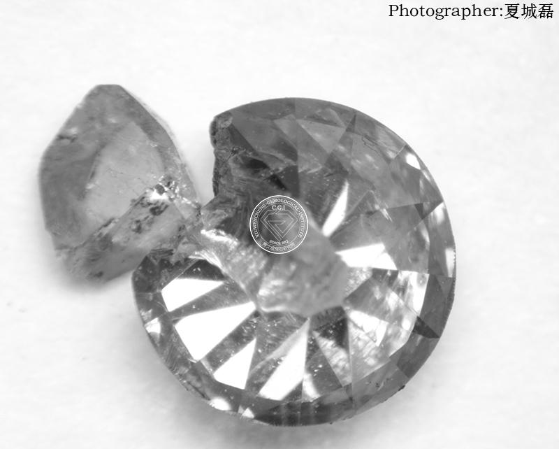 有关钻石中裂纹的分类与研究2解理