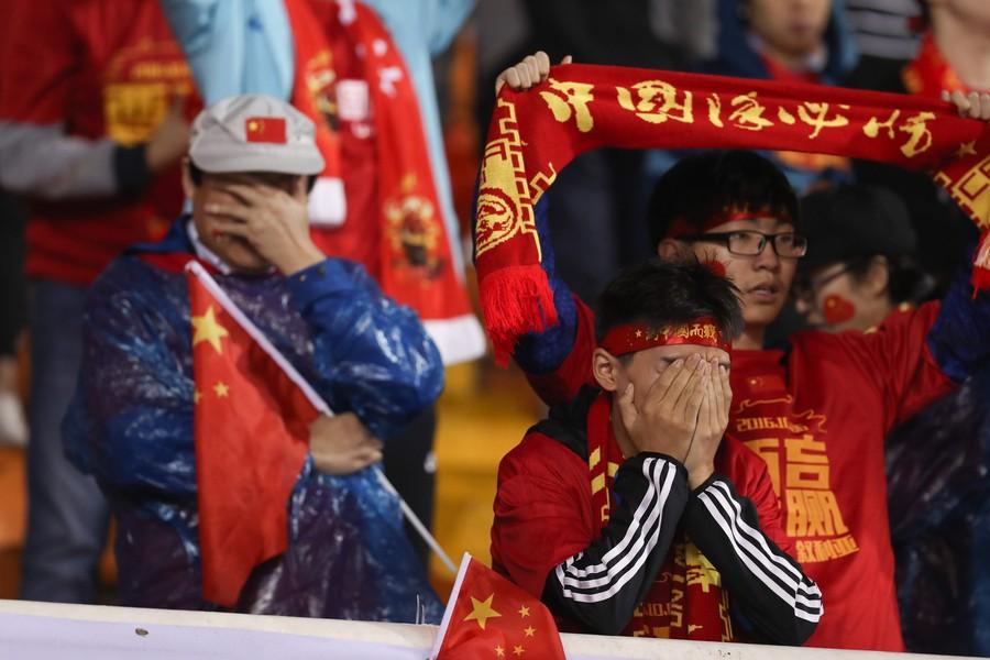 中国男子国家足球队不行呢?