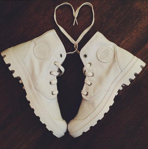 有什么好看的小白鞋,穿起来很舒服很适合走路,质量好,最重要的是鞋子