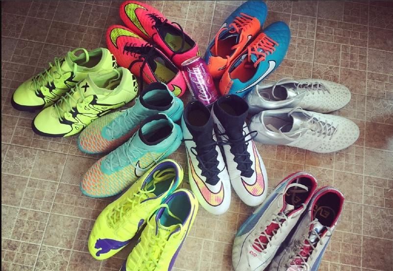 足球中,中场球员适合哪些系列的足球鞋? - 那个