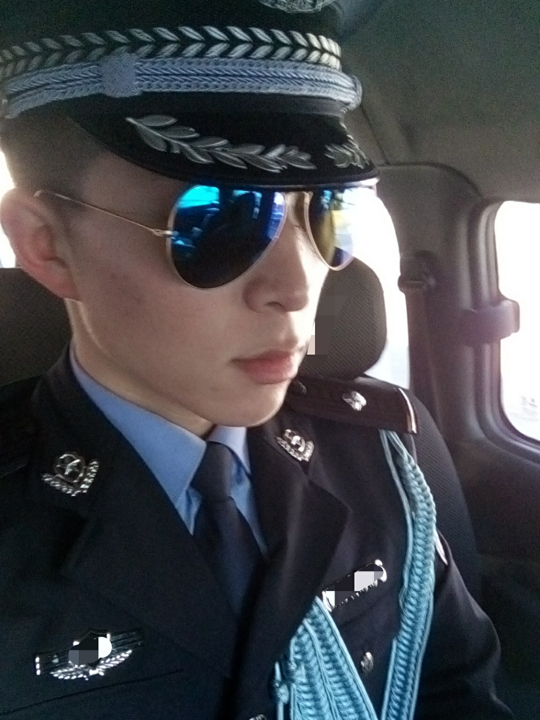 穿制服执行任务中被称赞很帅是什么体验?警察