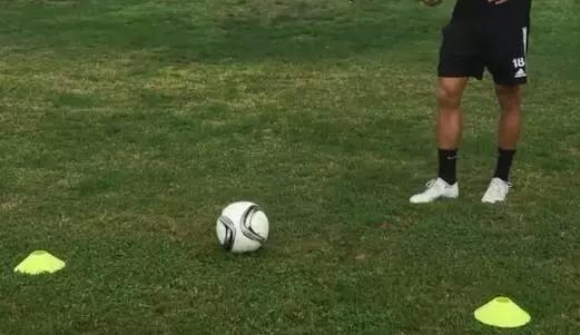 足球如何练习长传?