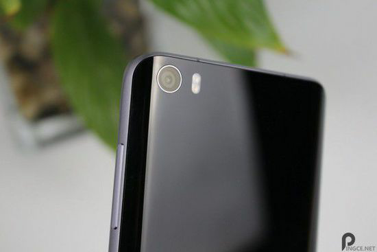 手机前面板黑色和白色到底哪个成本低易生产?