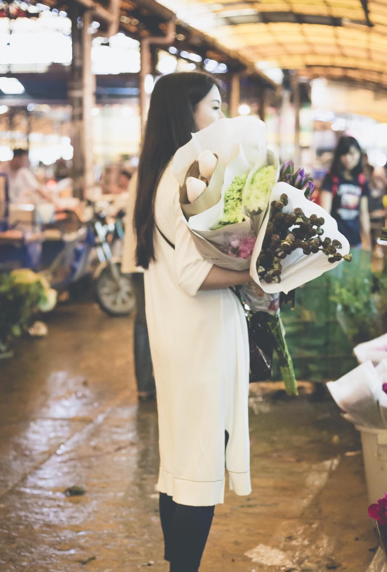 我想找鲜花经纪人,主要是上海进口鲜花批发的