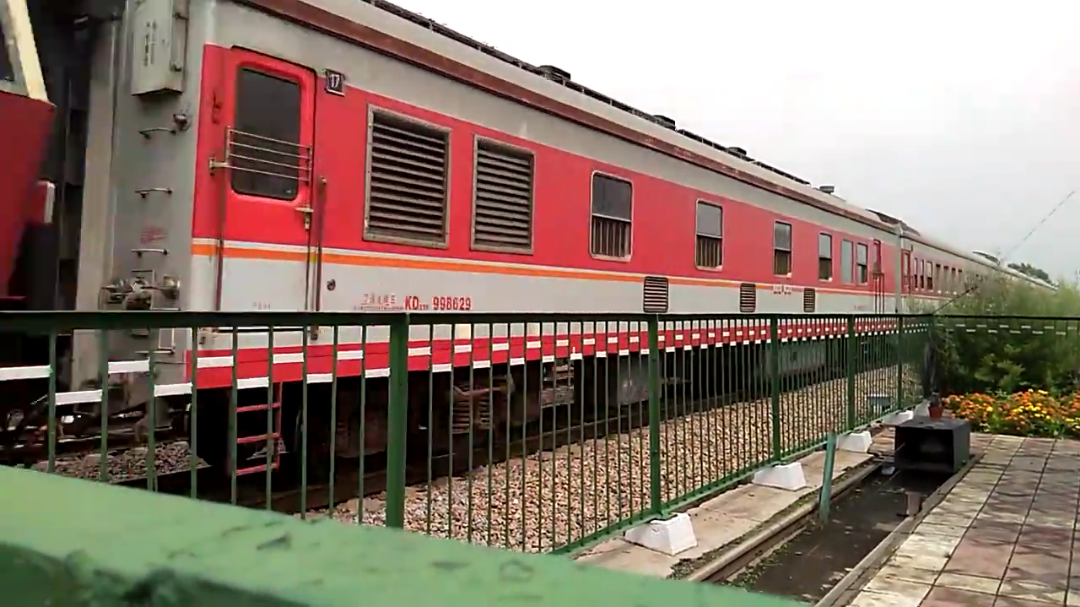 火车上的电是哪来的呢?