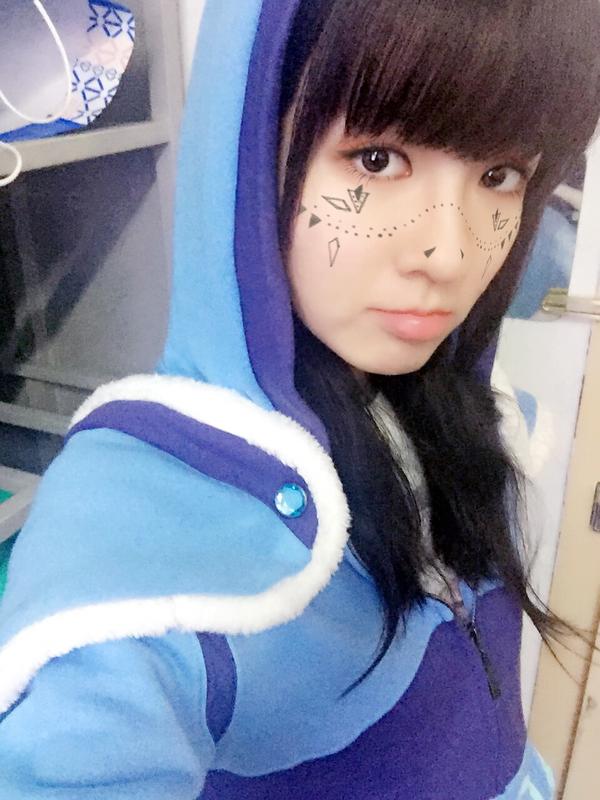 有一次在学校穿后面两个男生嘟哝了句"冰女"嘿嘿嘿满足我cosplay的