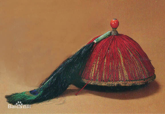 因为毕竟长期以来作为"传统服饰"清装 瓜皮帽过于喜感,说不好听就是