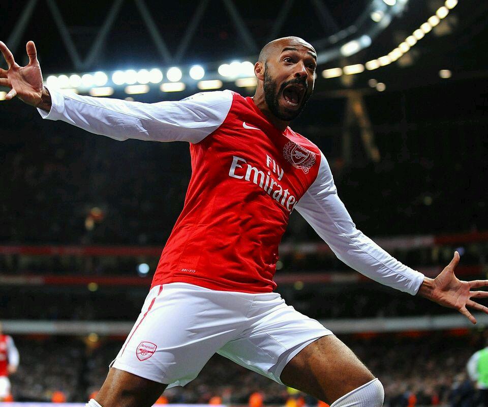 罗纳尔多,梅西,亨利,C罗等前锋中,各自超越其他