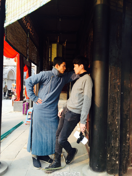 别说话,壁咚我.