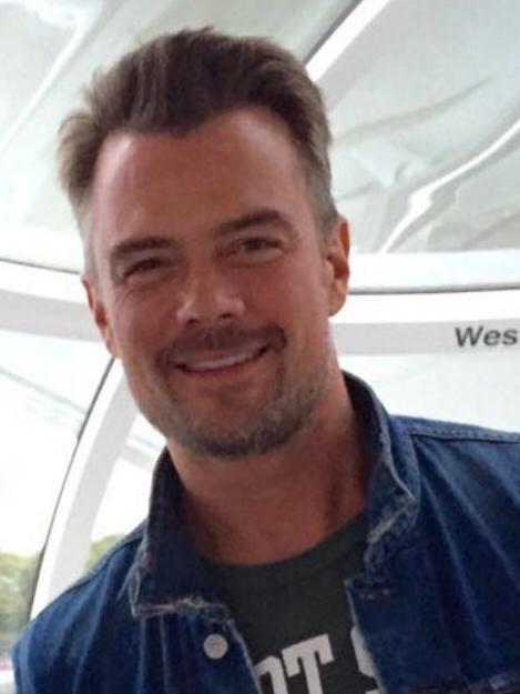 请问他的英文全名是什么呀? - 电影人物