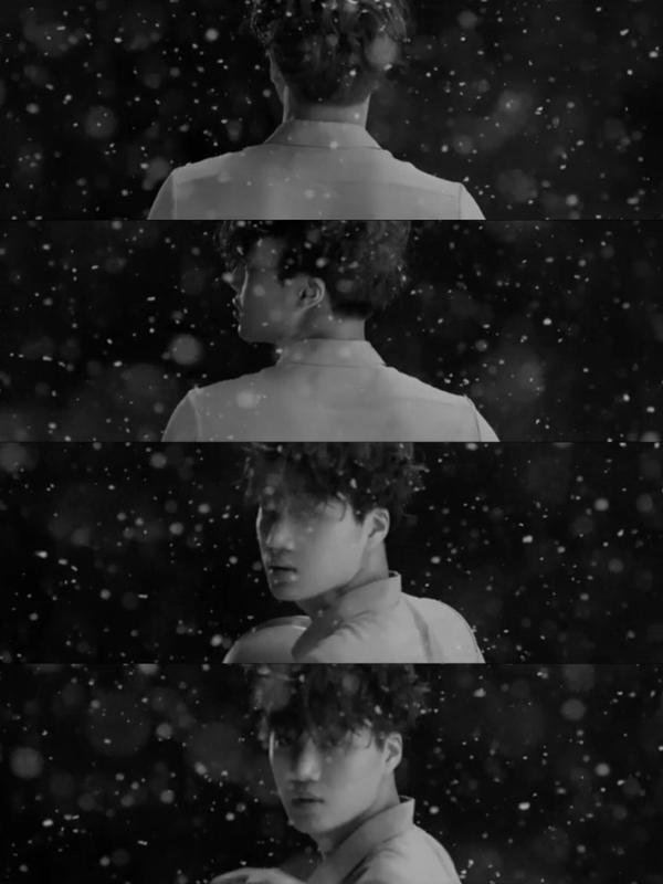 所以又大胆猜想,大哥所在的场景是鲸鱼生活的地方——海洋 (这里有一