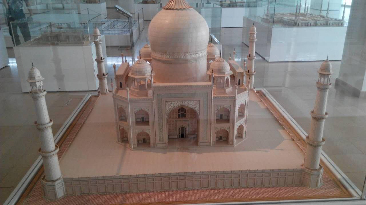 这是泰姬陵,伊斯兰建筑艺术吧.