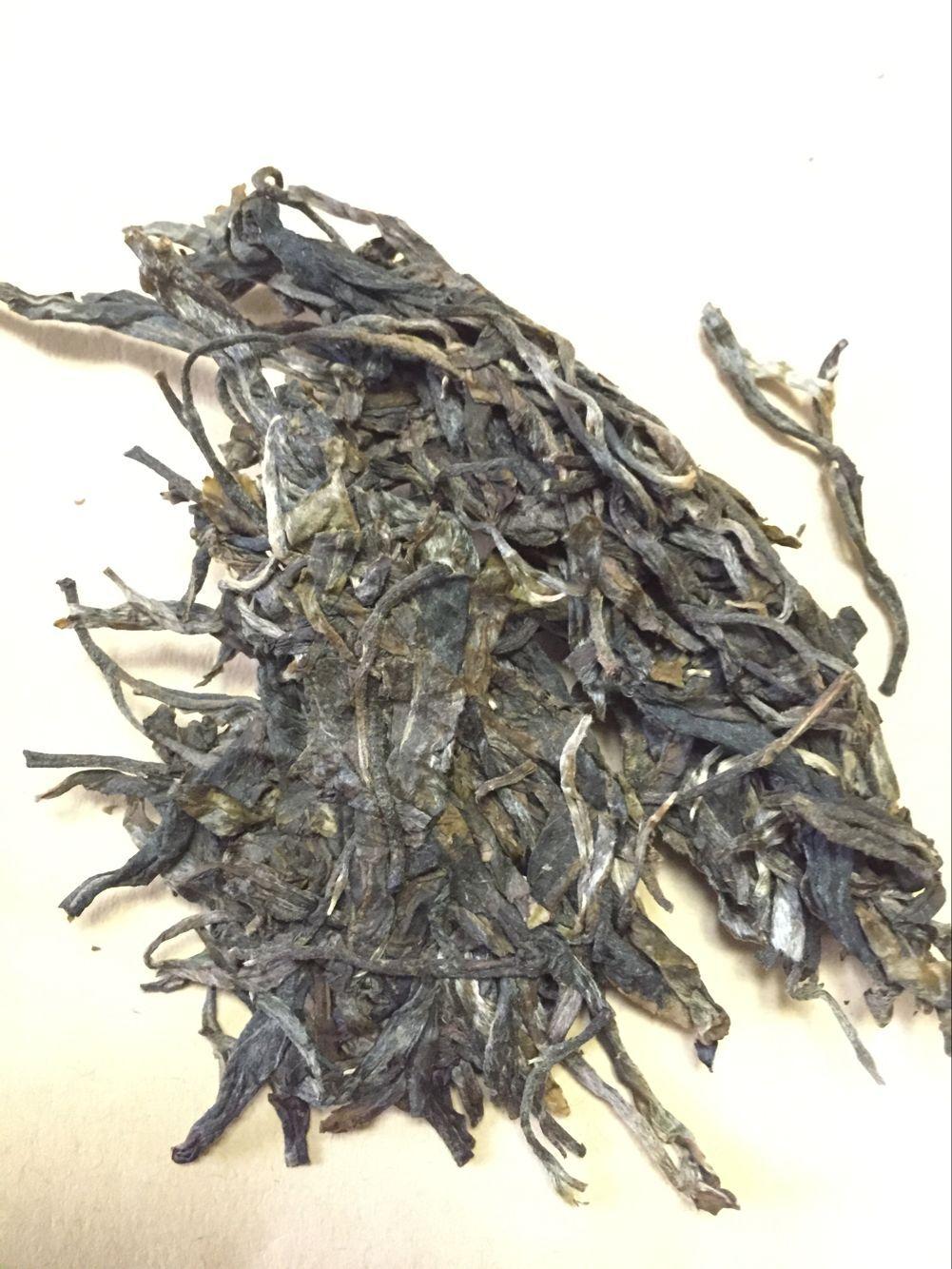 一芽二叶混采,级别高原料为贺开二百年以上老树晒青茶,青壮显毫茶柏柏