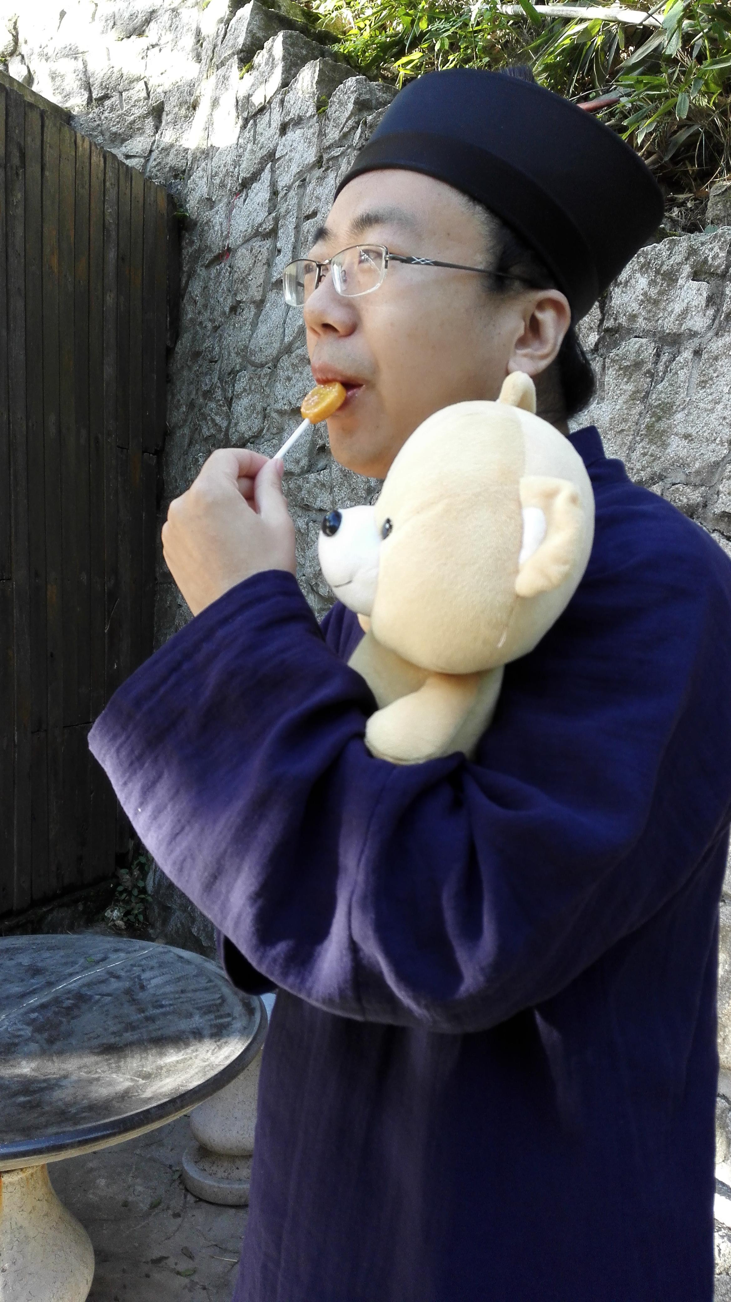 老妈把财神请到卧室,晚上总觉得慎得慌,怎么办