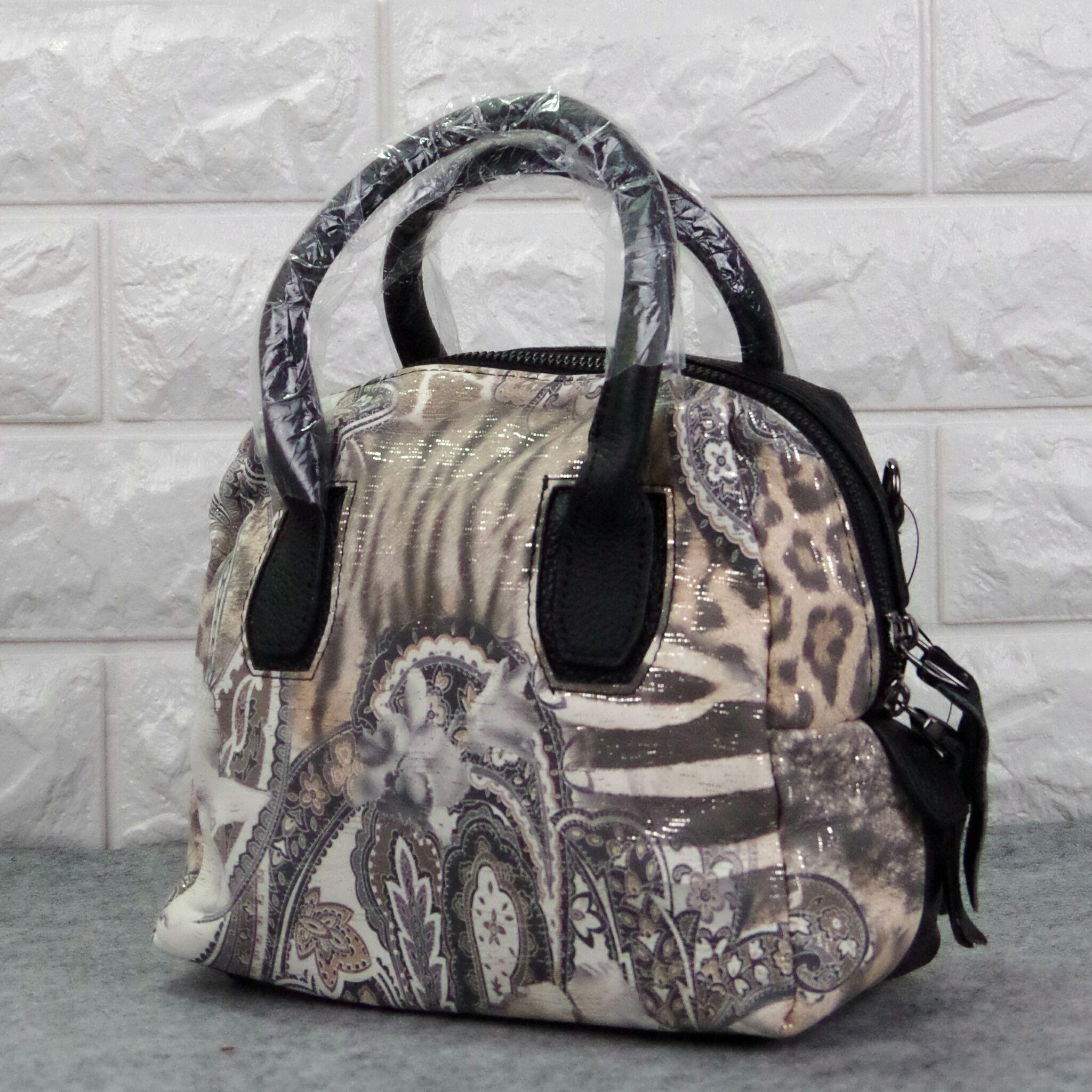 买鞋子和包包时,如何辨别真皮与其他仿皮的材