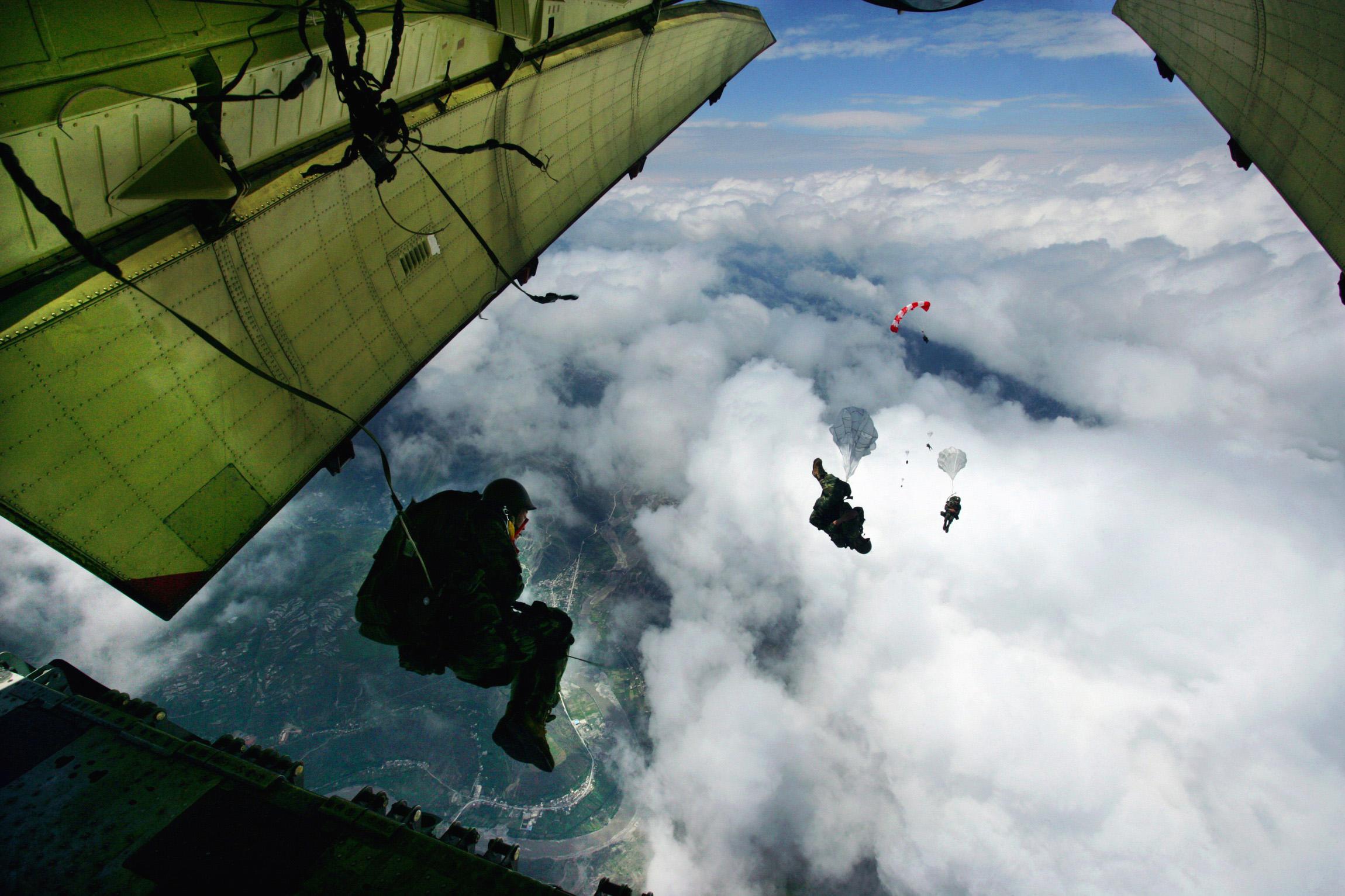 空降救援战术突击队图片