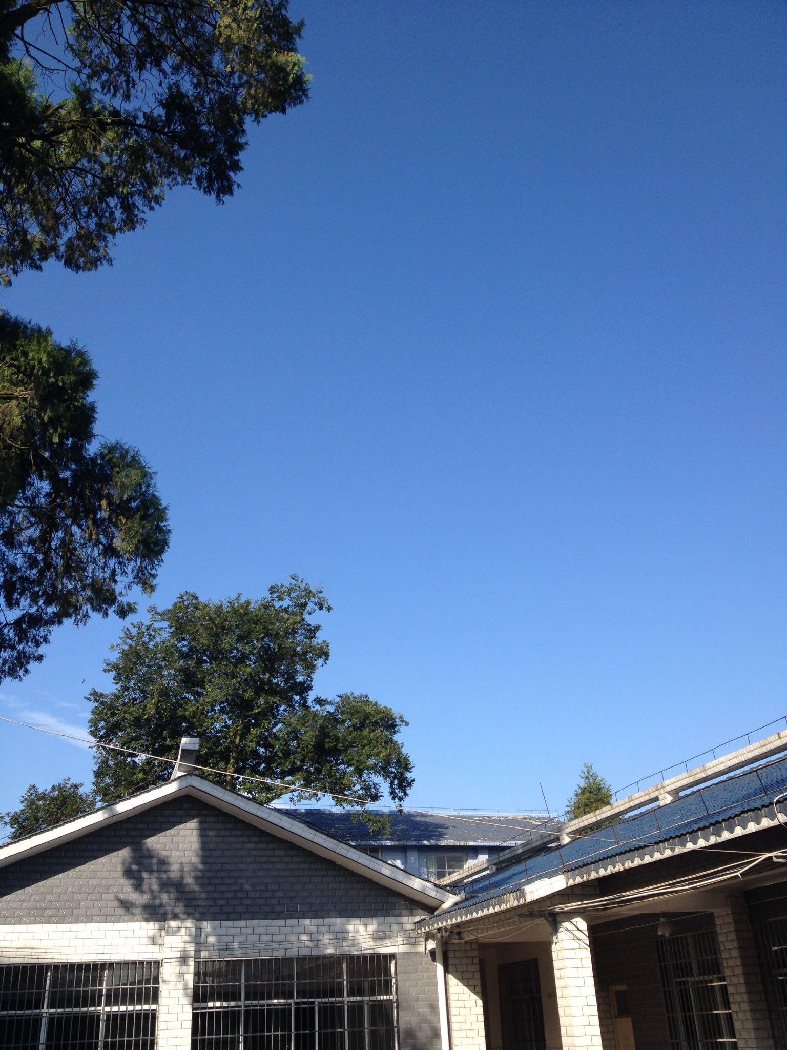 天气晴朗的情况下,东京的天空为什么是深蓝色