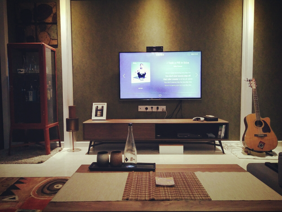 房间刷乳胶漆好,还是贴壁纸好,新房装修想弄个