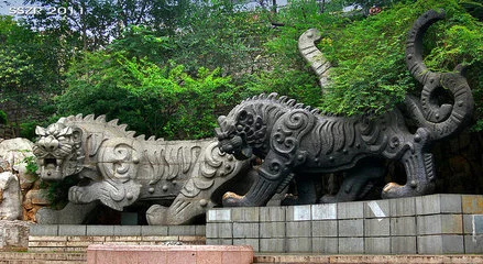 黑虎金虎,分别由黑色花岗岩和青铜打造,韩美林老师作品 重点来了!