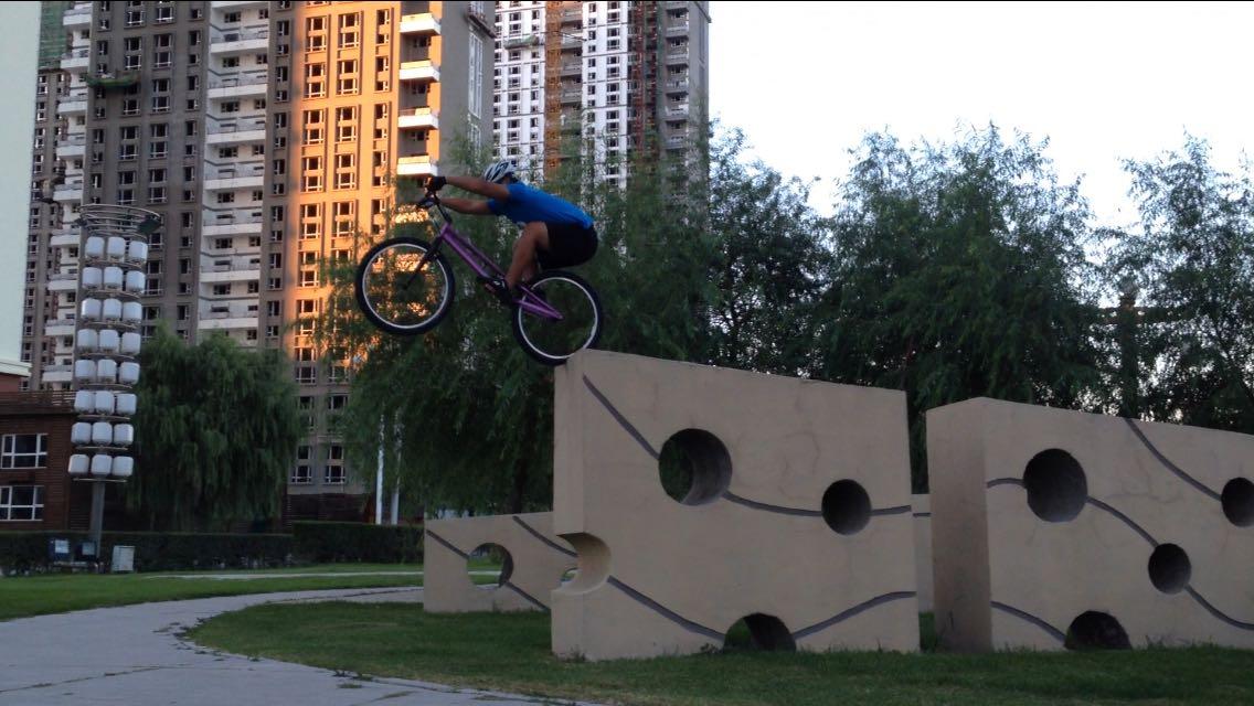 参与极限运动的人,与普通人的身体素质有哪些