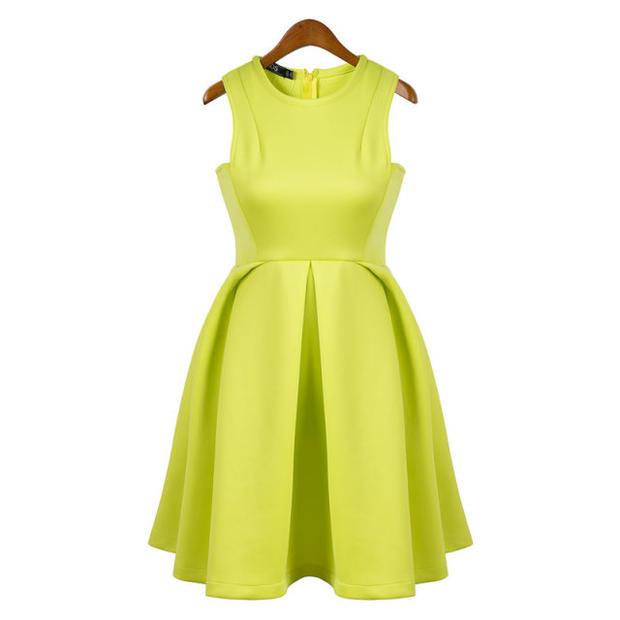 所以肩窄的姑娘如果想买这种款式的裙子,我觉得务必先确定肩部会不会