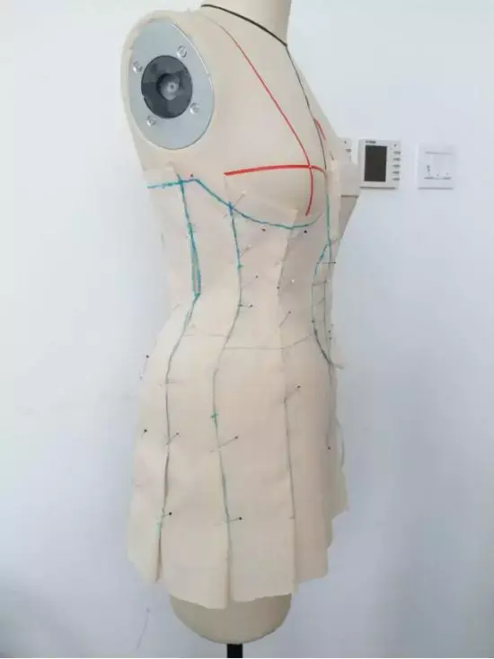 什么是立体剪裁 v2-0009849f710a04ff139f16098c89824b_r.jpg