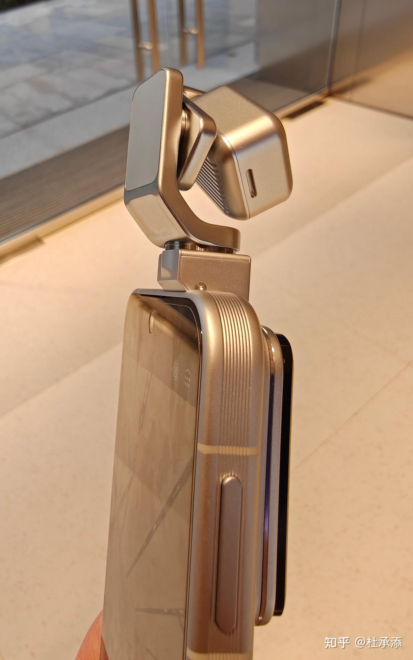 荣耀Robot Phone真的是智商税吗?