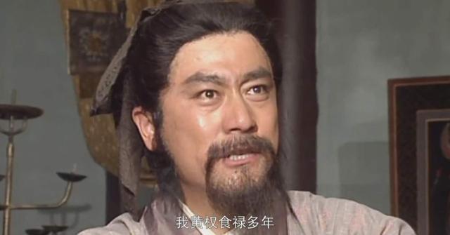 把时间再往前推,当时的关羽北上攻取襄阳和樊城,没想到傅士仁和糜芳