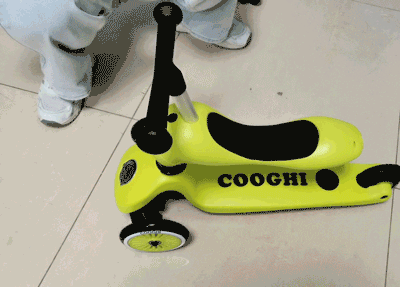 时只要倾斜身体,或向左右轻压把手,即可转弯;不可收纳款:21st scooter