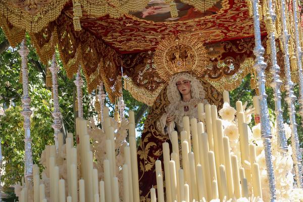 西班牙复活节上的食死徒尖帽