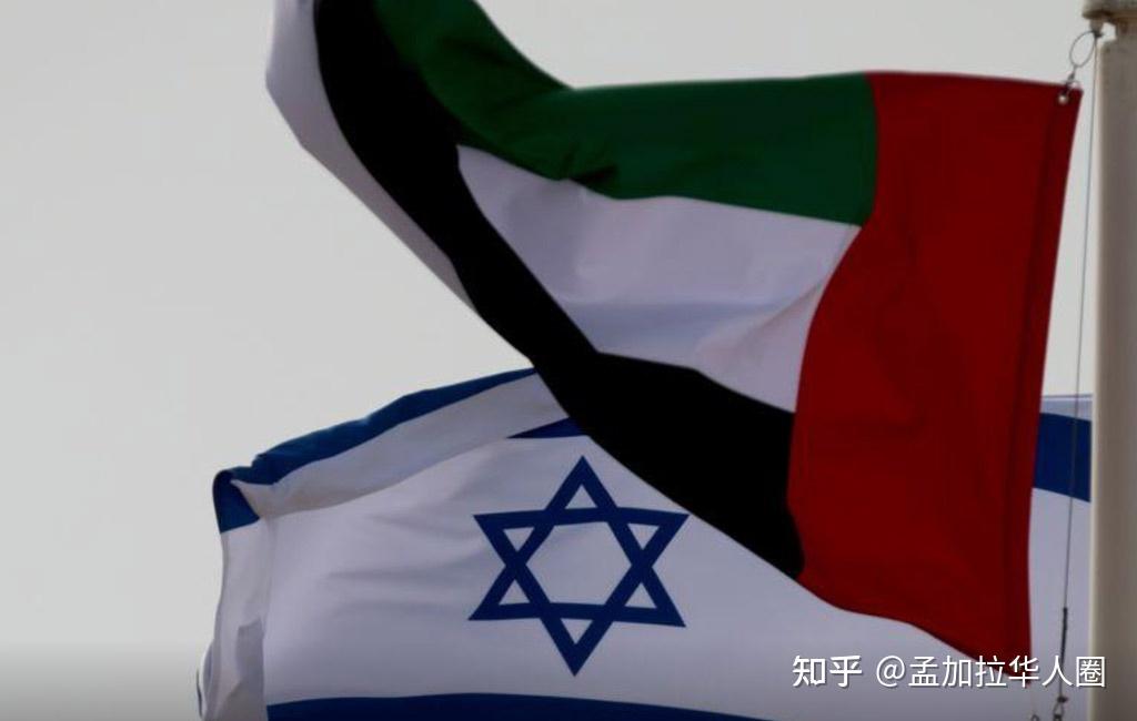 档案图片:阿联酋和以色列国旗飘扬在以色列和美国代表抵达阿布扎比