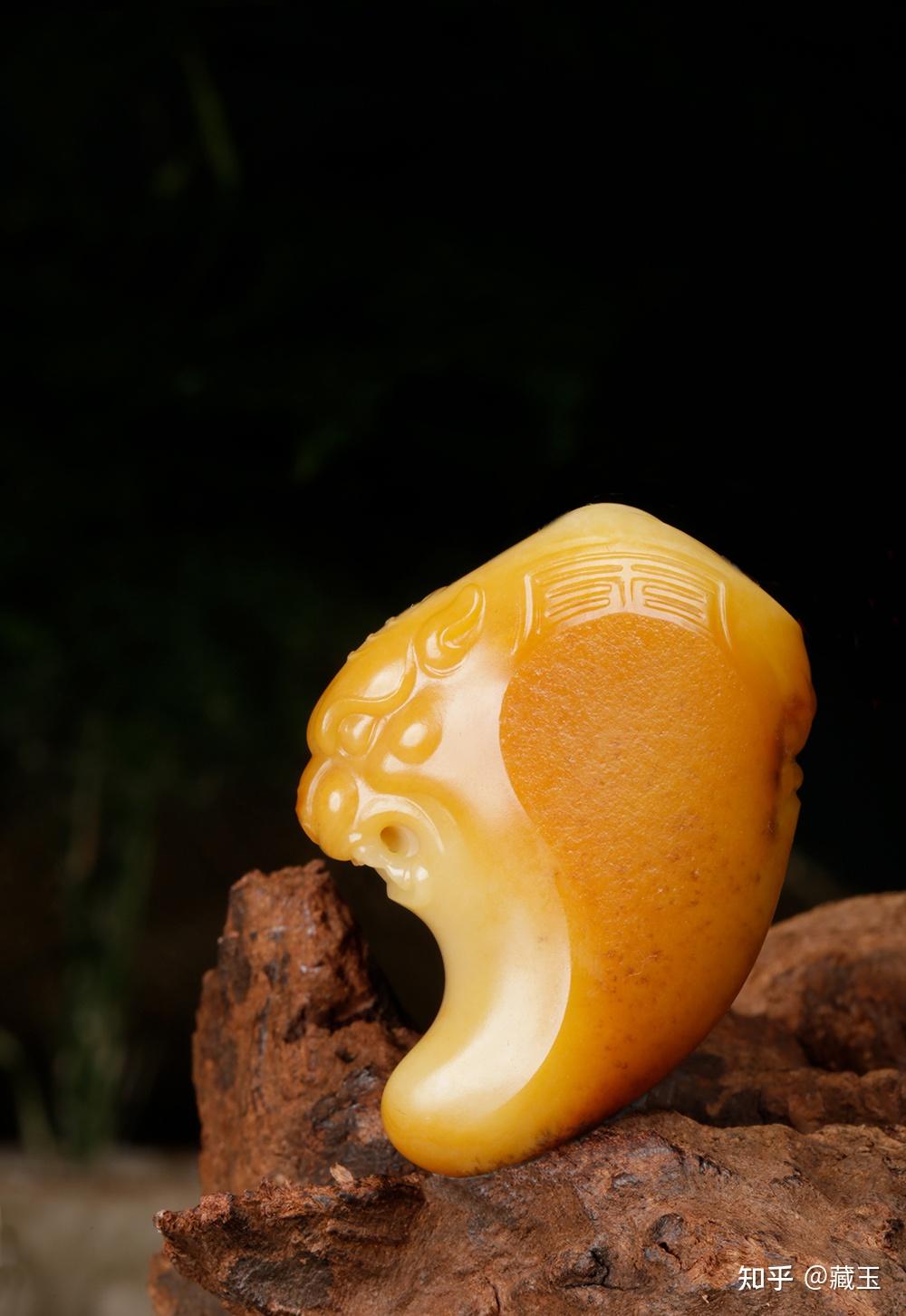 虎牙,新疆和田黄沁籽料挂件,随型造意,精工巧做