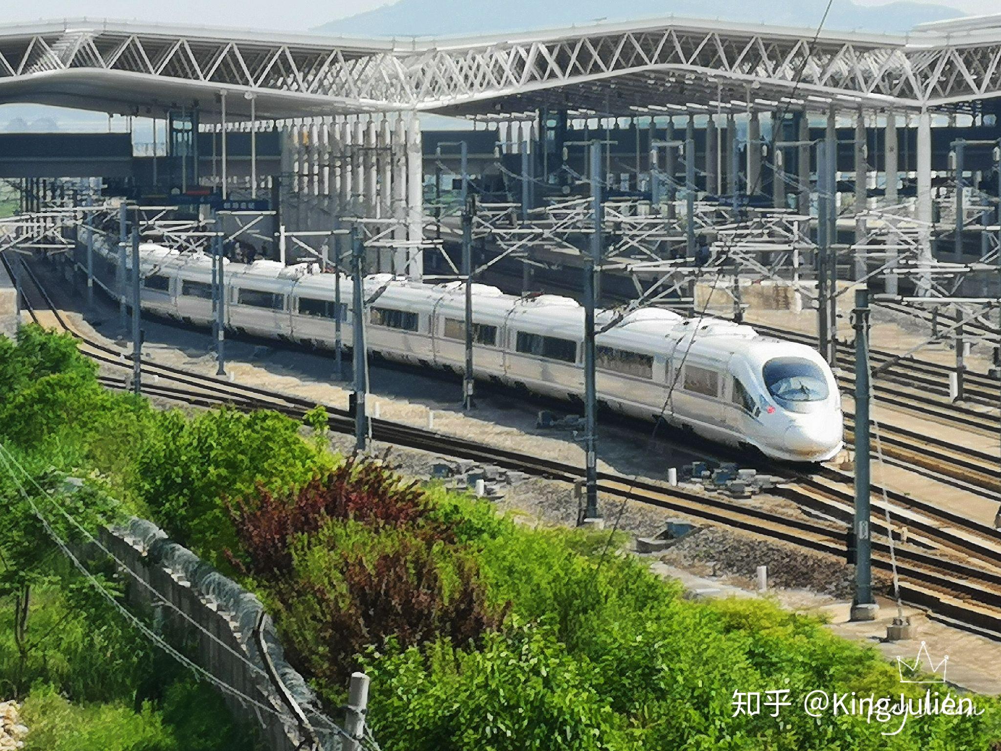 4 郑州:与g308 成都东-北京西在西安北站同台停靠的g1976:5.