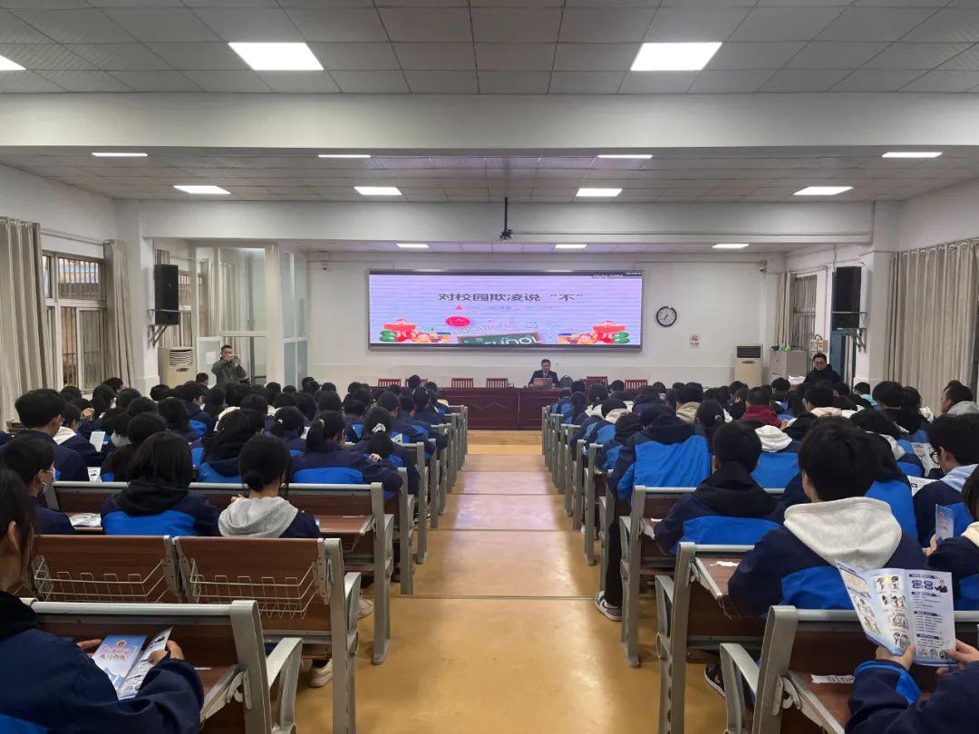 检察院党组书记,检察长汪星辉前往宣城市第三中学开展法治进校园活动