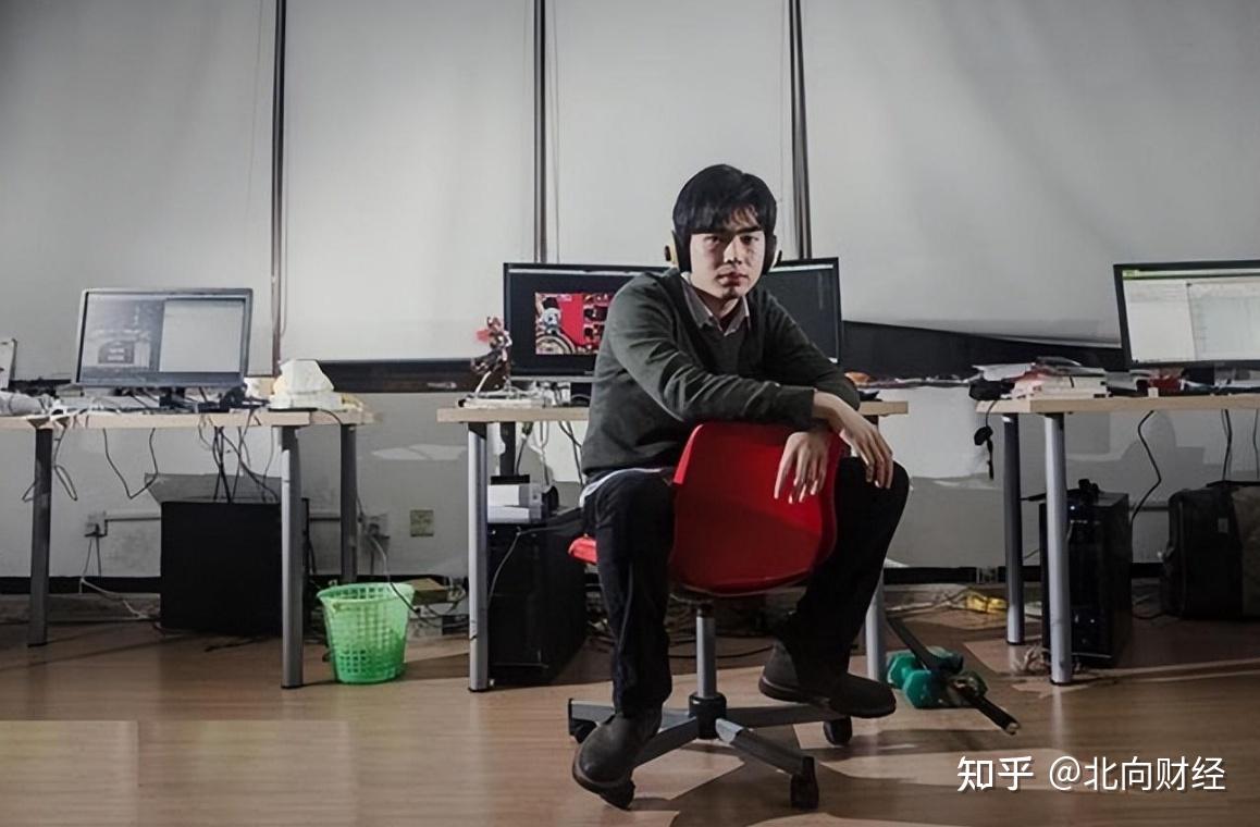 宅男偶像宣布退休年仅36岁靠游戏赚了500亿身家