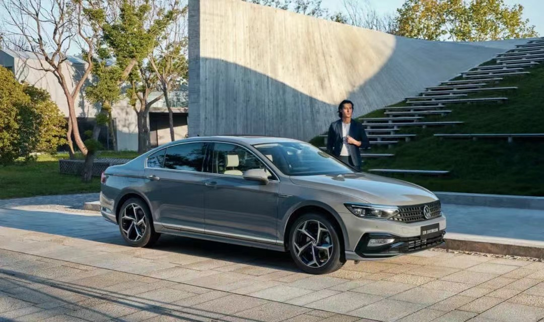 大众迈腾200万辆纪念版上线价格下调配置拉满性价比十足