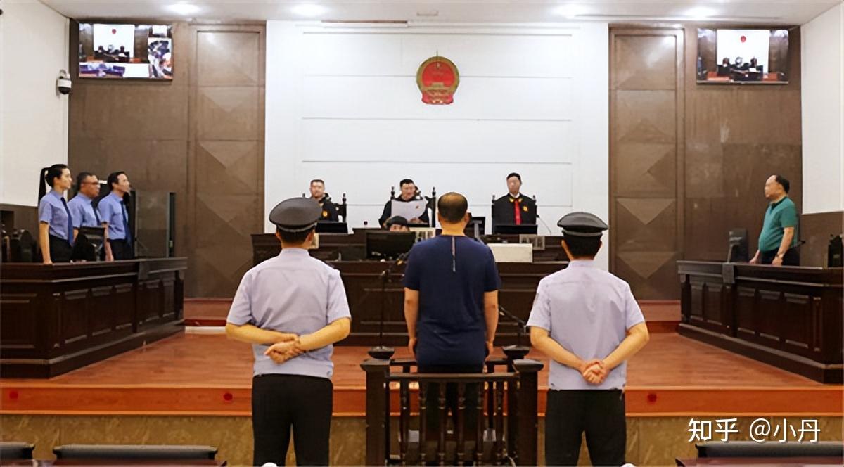 早在1995年,刘志华还是北京市劳动局局长时,他结识了王建瑞,一个建筑