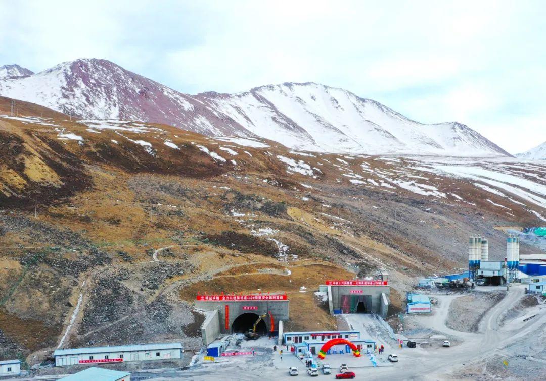 祁连山路陆翔路隧道图片