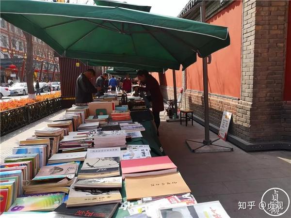 紧邻小寨的这条街，安顿下了曾四处奔波的旧书摊 - 知乎