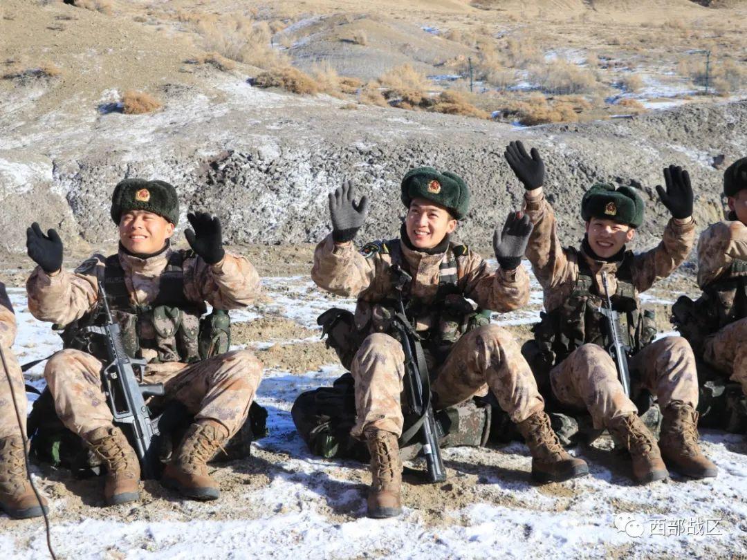 冬季拉练边防新兵初露锋芒