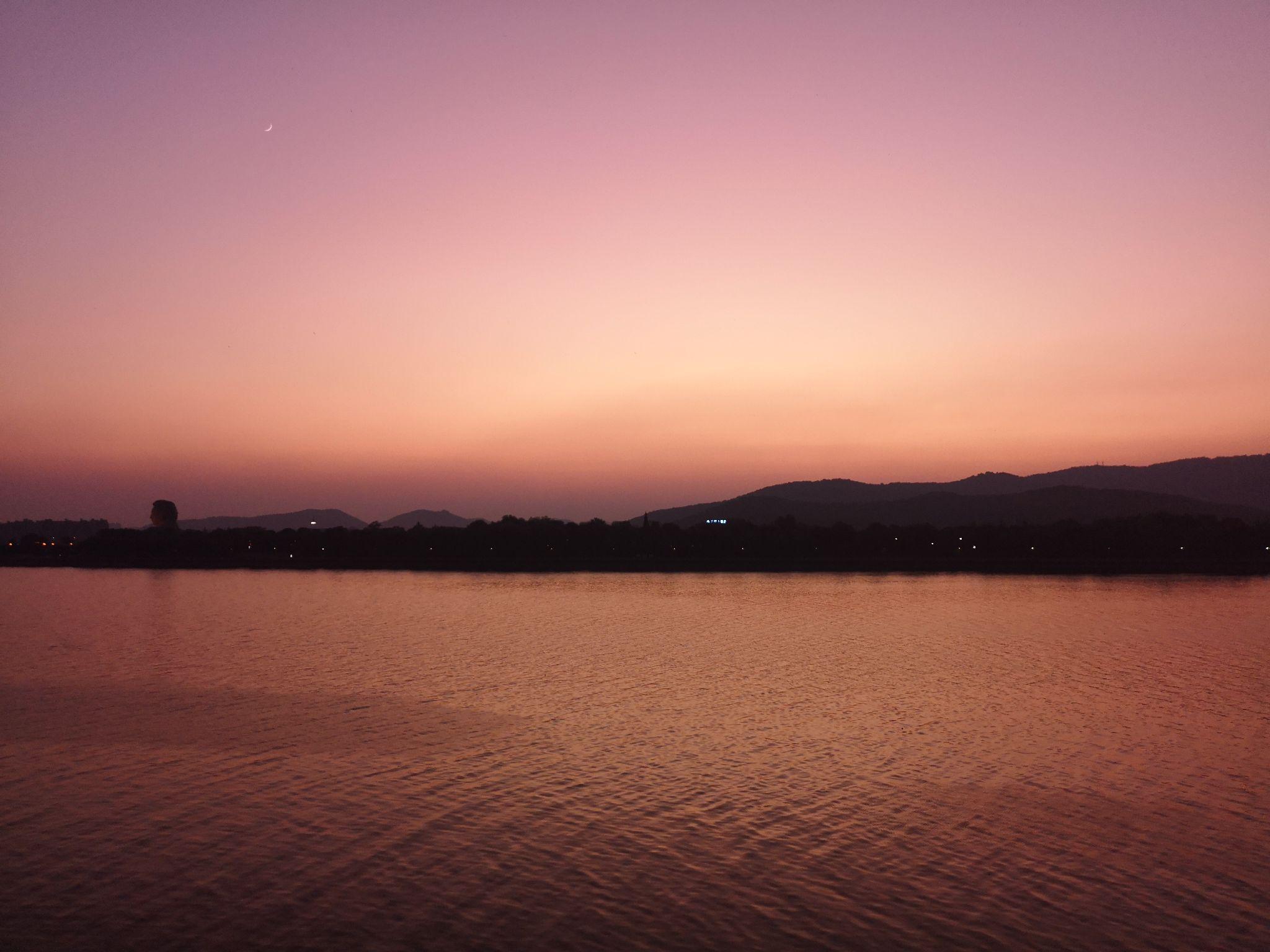 国庆那天去橘子洲看烟花,提前到了就看到了夕阳.