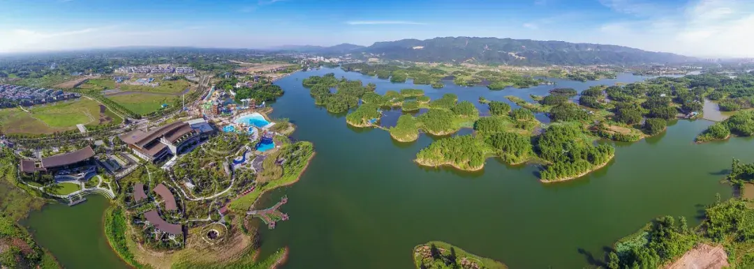 (龙水湖全景)无论人文还是生态,大足所具备的资源都是不可复制的,这