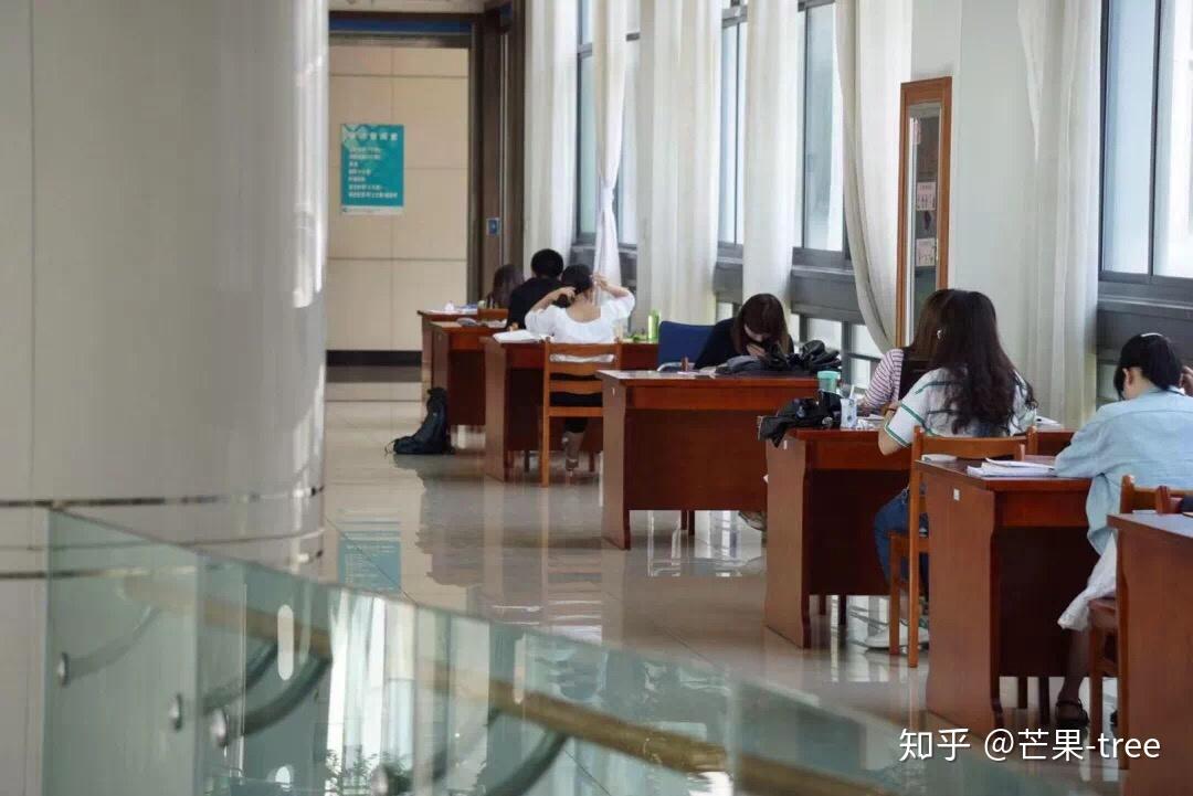 怎么样才能当大专院校的老师 v2-012ccd42d23af51926fa332e76d93fc3_r.jpg