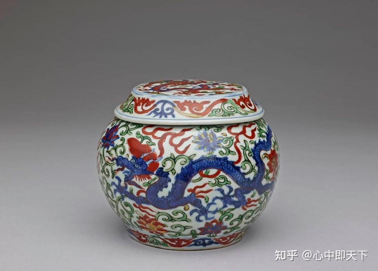 明万历景德镇官窑青花五彩穿莲龙纹盖罐 - 知乎