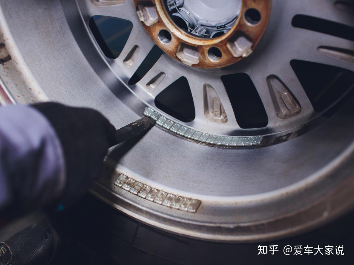 新车，轮子上竟然有6个平衡块，是轮圈质量差吗？